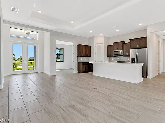 2nd image of 717 NE 11th Terrace Cpe