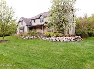 9815 River Bluff Ln, Fox River Grove, IL 60021