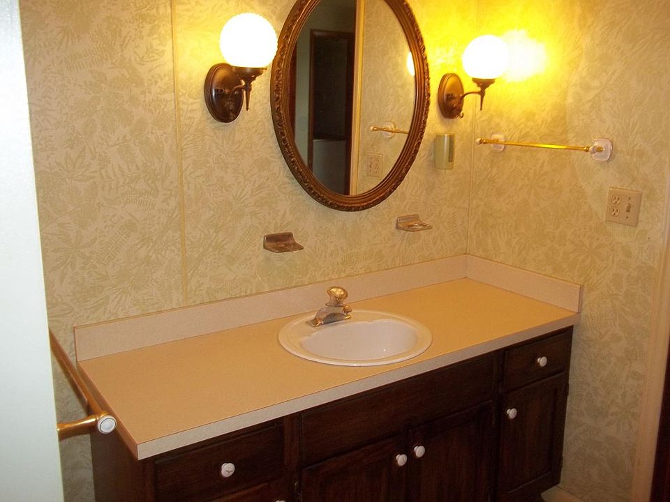 Bath with Tub