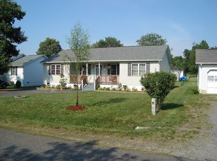 116 Clover Ln, Colonial Beach, VA 22443