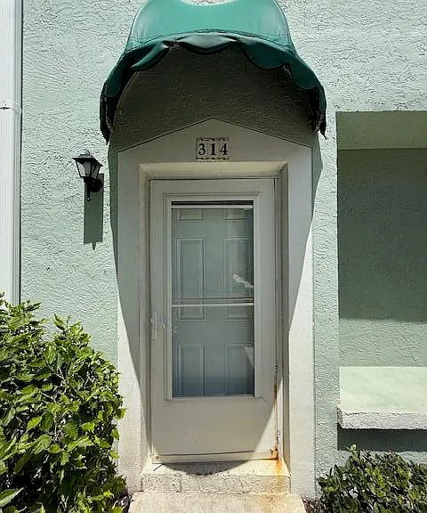 314 Waterside Dr — Photo 2