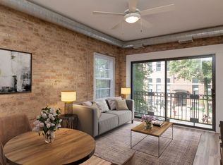 925 W. Dakin, Chicago, IL 60613