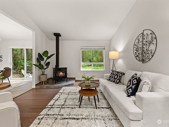 5th image of 11498 Jacobs Lane SE