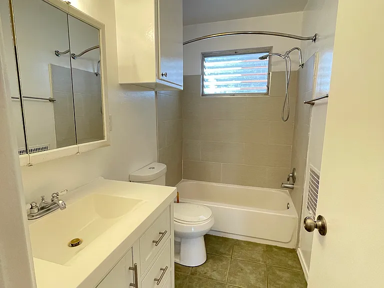 1333 N Fuller Ave #8 — Photo 8