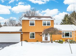 34 Meadow Gln, Fairport, NY 14450