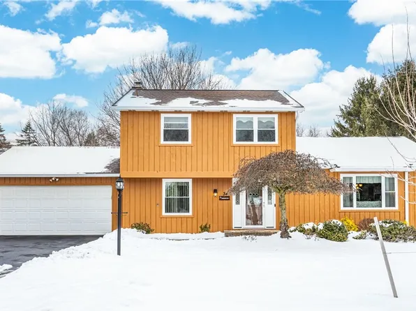 34 Meadow Gln, Fairport, NY 14450