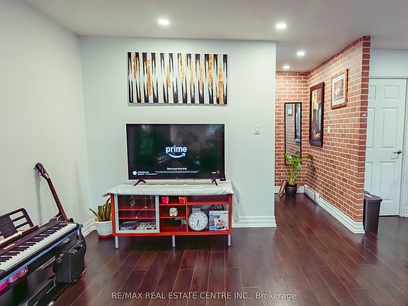 4th image of 1055 Dundas St E #190