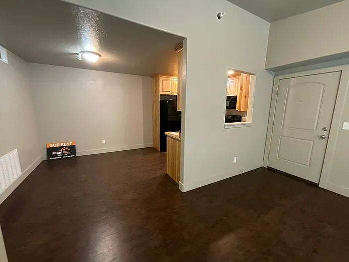180 E 125 N #22 — Photo 5