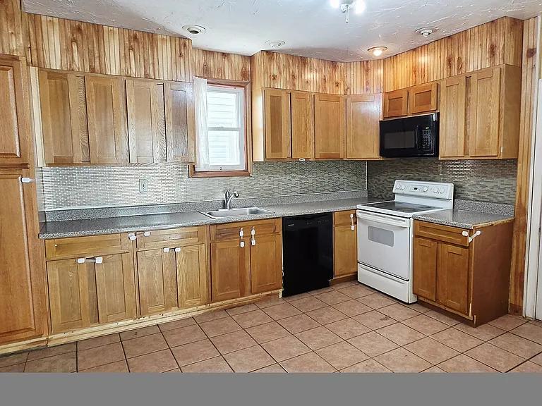 82 Garfield Ave #1 — Photo 2