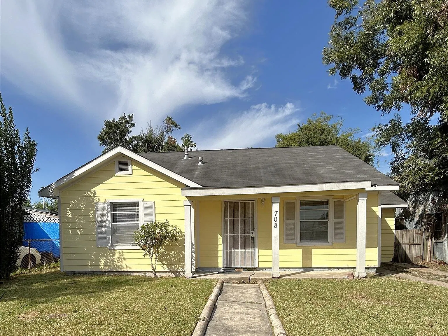 3 bed, 1.0 bath, 1155 sqft, $1,400 — Photo 1