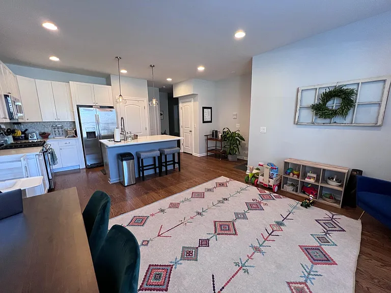 1441 W Grand Ave #1 — Photo 8