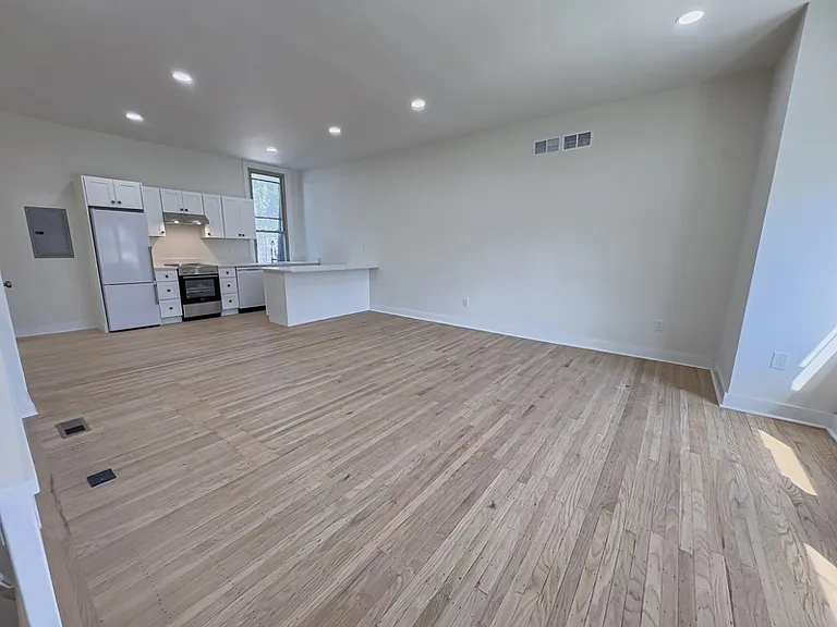 2013 Green St #3F — Photo 6