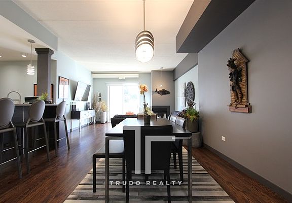 3rd image of 4110 N Lincoln Ave #208