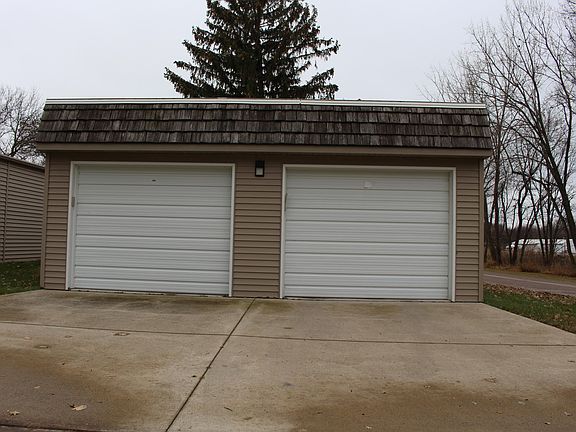 4th image of 1800 Country Club Dr #114
