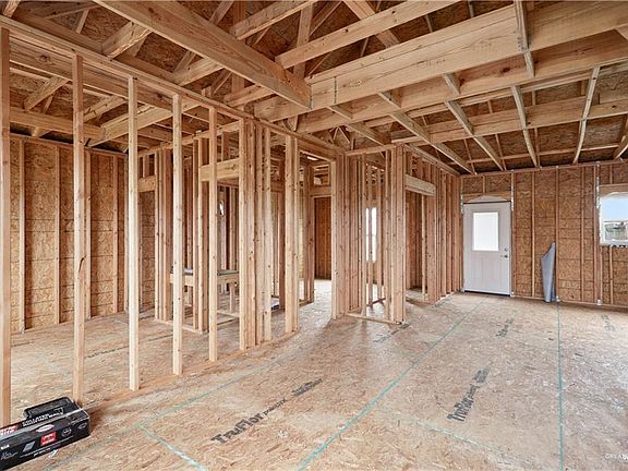 4th image of 3992 Caserio St