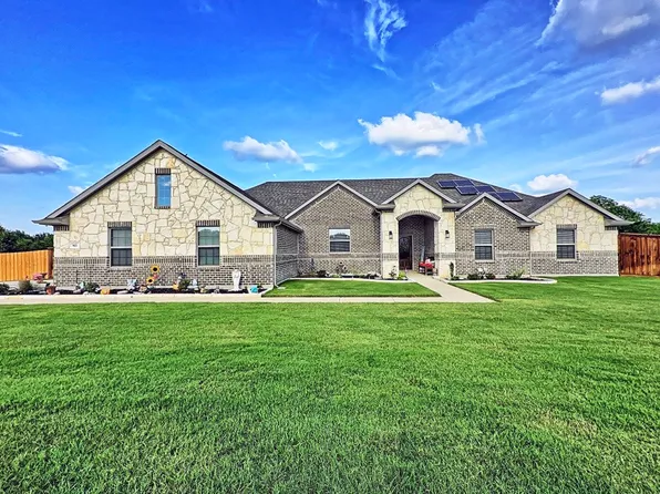 903 Maxine Dr, Athens, TX 75751
