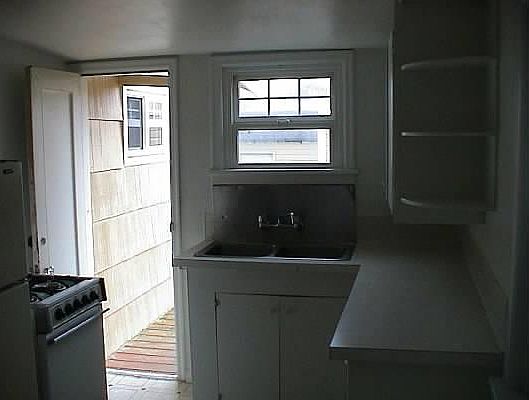 2nd image of 918 S J St APT 7