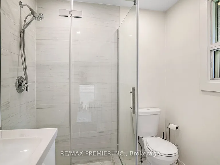 71 Clark Ave — Photo 16