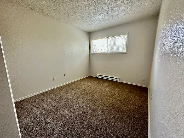 R0289 - Lombard Heights — Photo 13