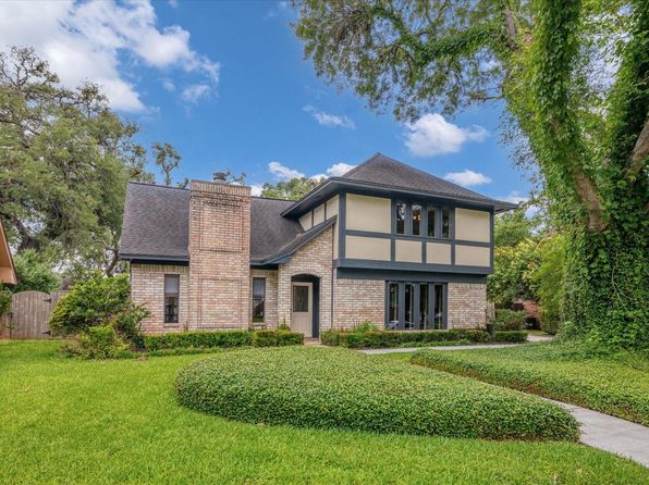 107 Wedgewood St, Lake Jackson, TX 77566