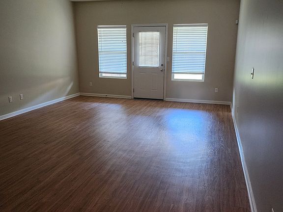 4th image of 400 S Woodburn Dr APT 3
