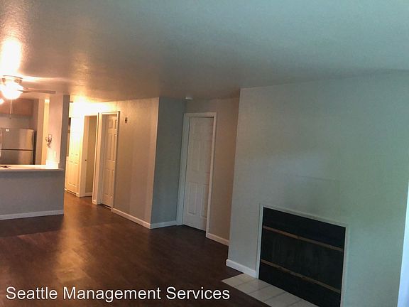 3rd image of 12527 Roosevelt Way NE APT 404