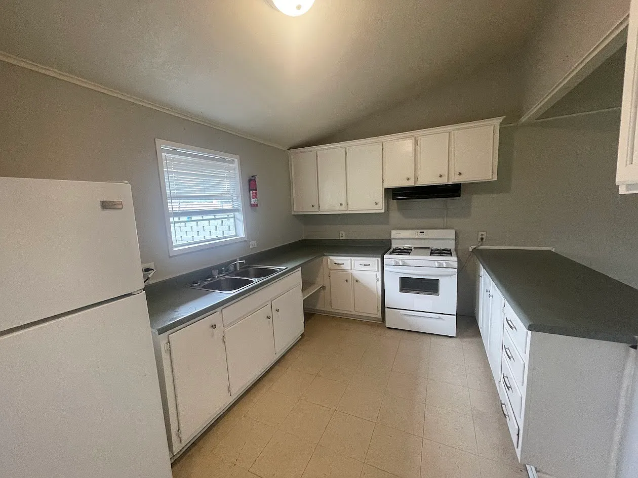 871 Von Blond B - 2 — Photo 2