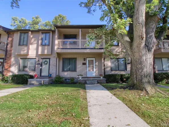 3114 Summers Rd, Keego Harbor, MI 48320