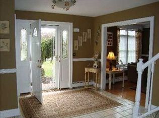 7 Maria Ct, Sayville, NY 11782
