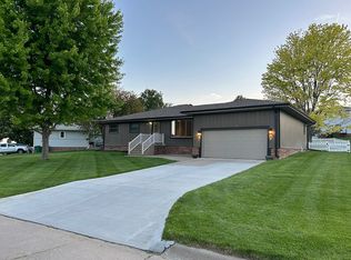 405 Valley Rd, Norfolk, NE 68701