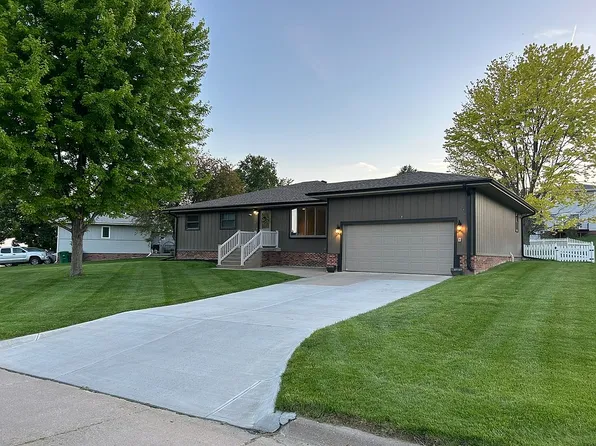 405 Valley Rd, Norfolk, NE 68701