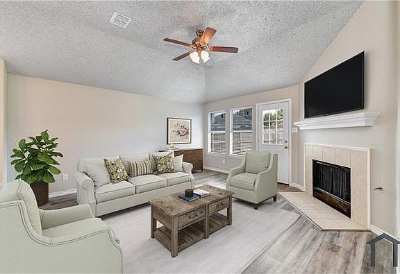 2nd image of 1127 Cumberland Dr