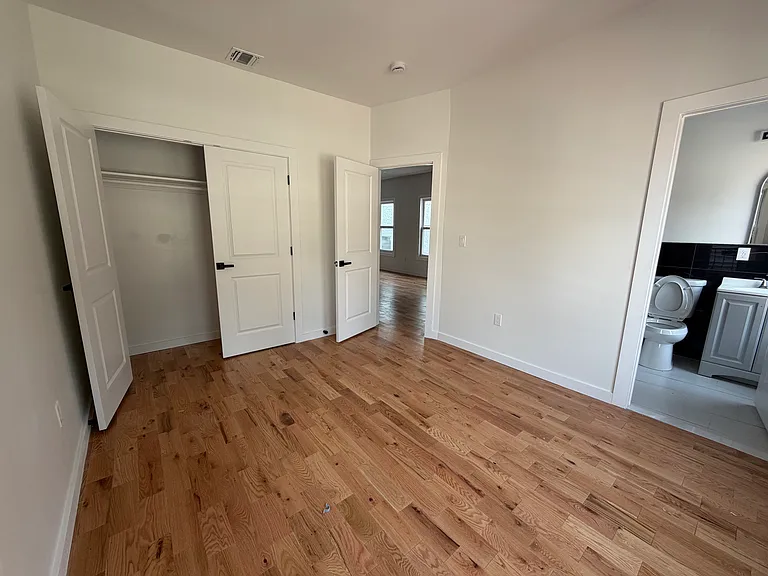 183 Woodside Ave #3F — Photo 5