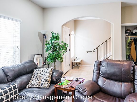 5th image of 637 E 223rd St Unit B