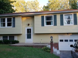 29 Meeting House Dr, Rochester, NY 14624