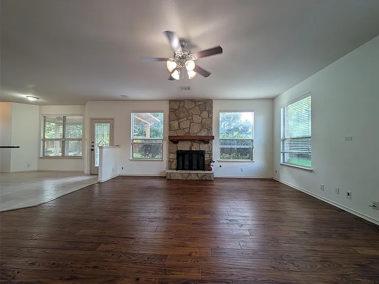 1602 Westmeadow Trl — Photo 6