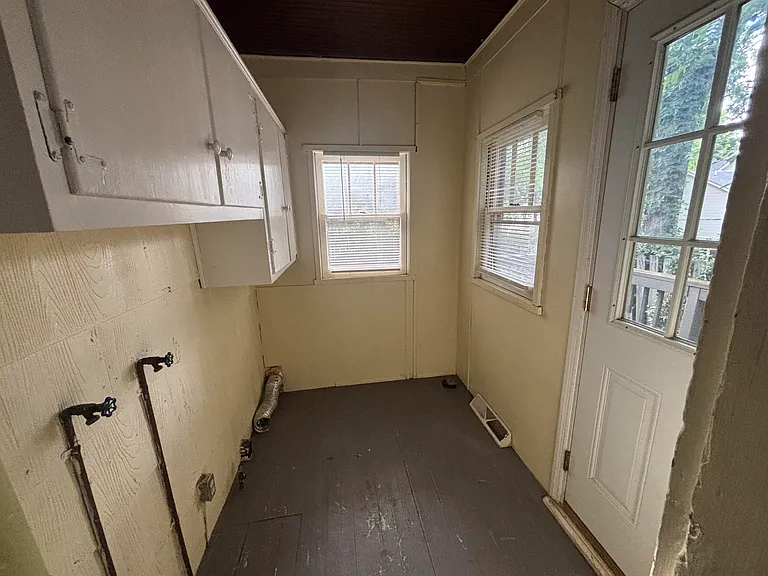 1489 Elizabeth St — Photo 8