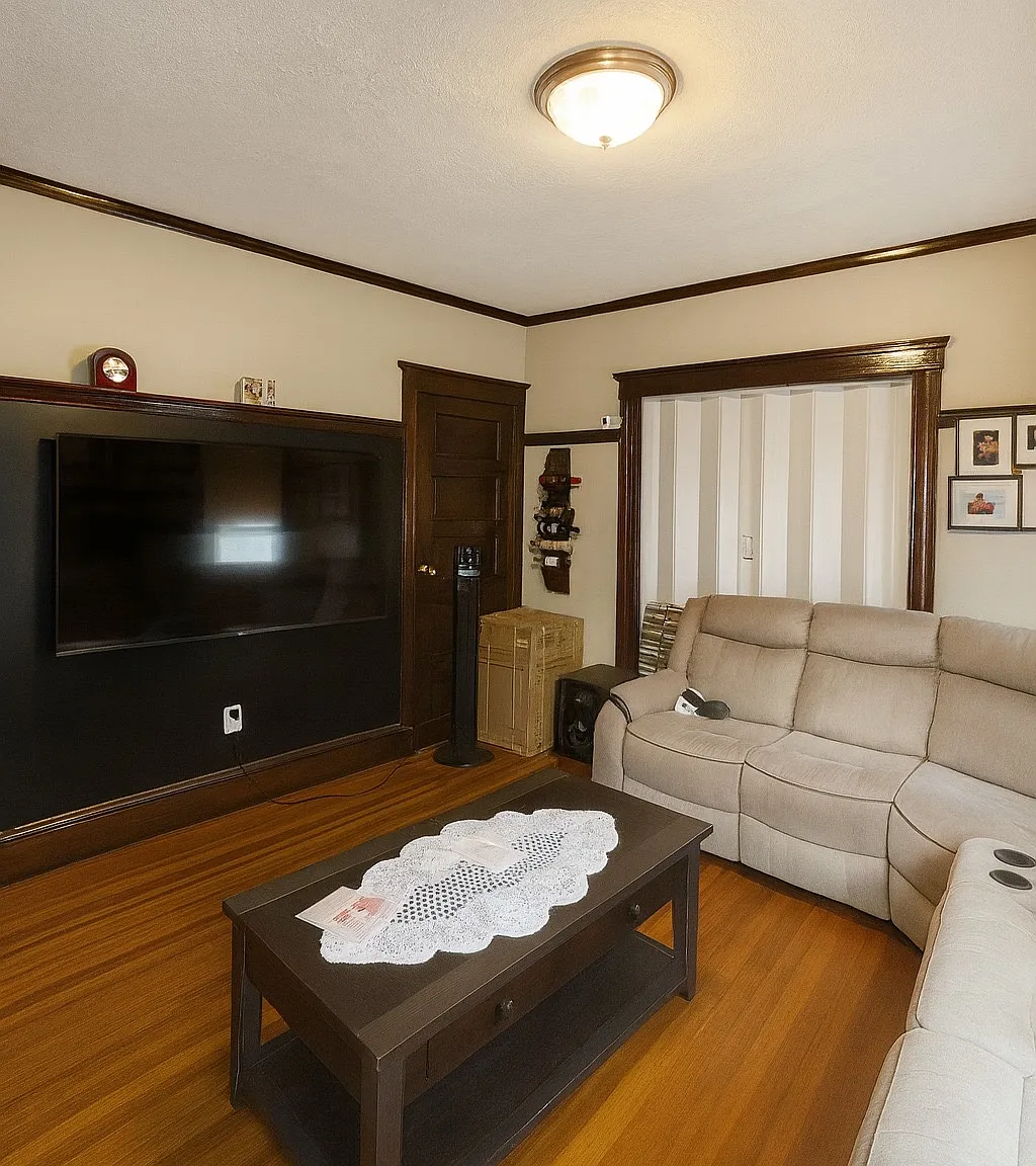 3 bed, 9999 sqft, $2,350 — Photo 2