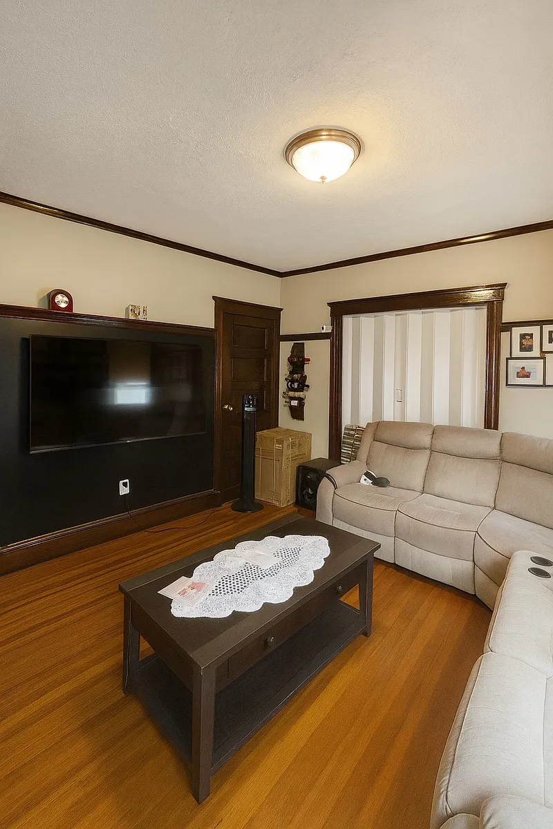 Building Photo - 17 Hillsboro St #3