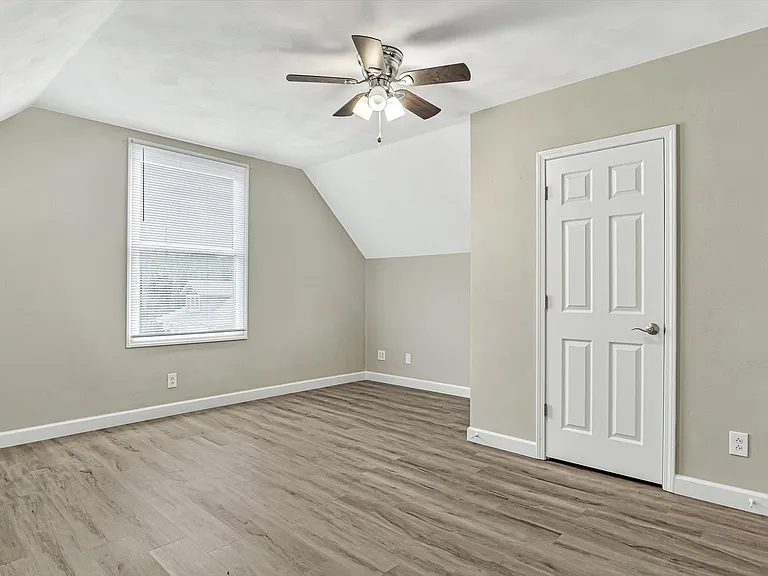 1409 N Church St — Photo 12