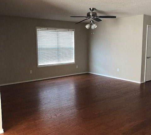 2nd image of 8117 Abbey Glen Ct