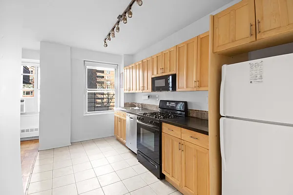 Rented by HomeDax Real Estate | media 6