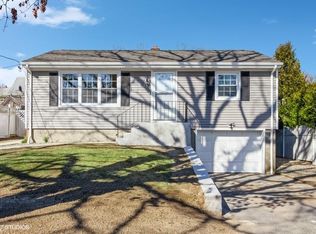 400 England St, Cumberland, RI 02864