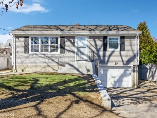 400 England St, Cumberland, RI 02864