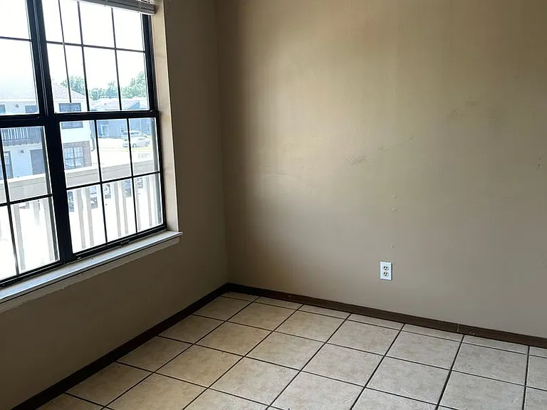 1001 S Saint Louis Ave — Photo 3