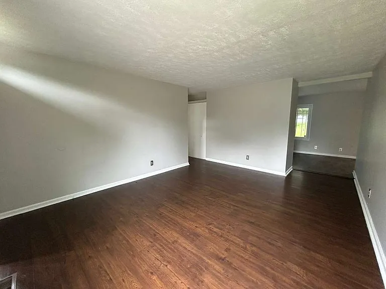 23345 Comstock Rd — Photo 16
