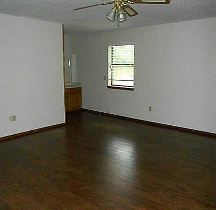 4th image of 2903 Parkwood Dr