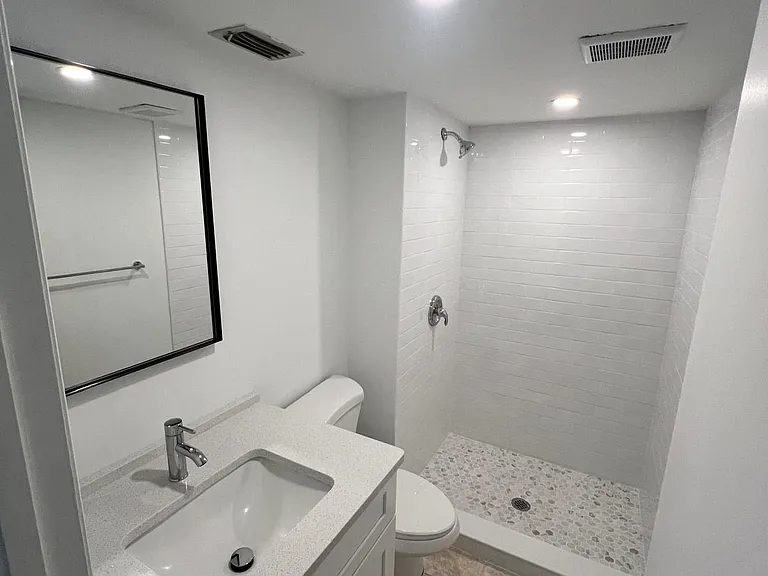 1016 SE 8th St #7 — Photo 13