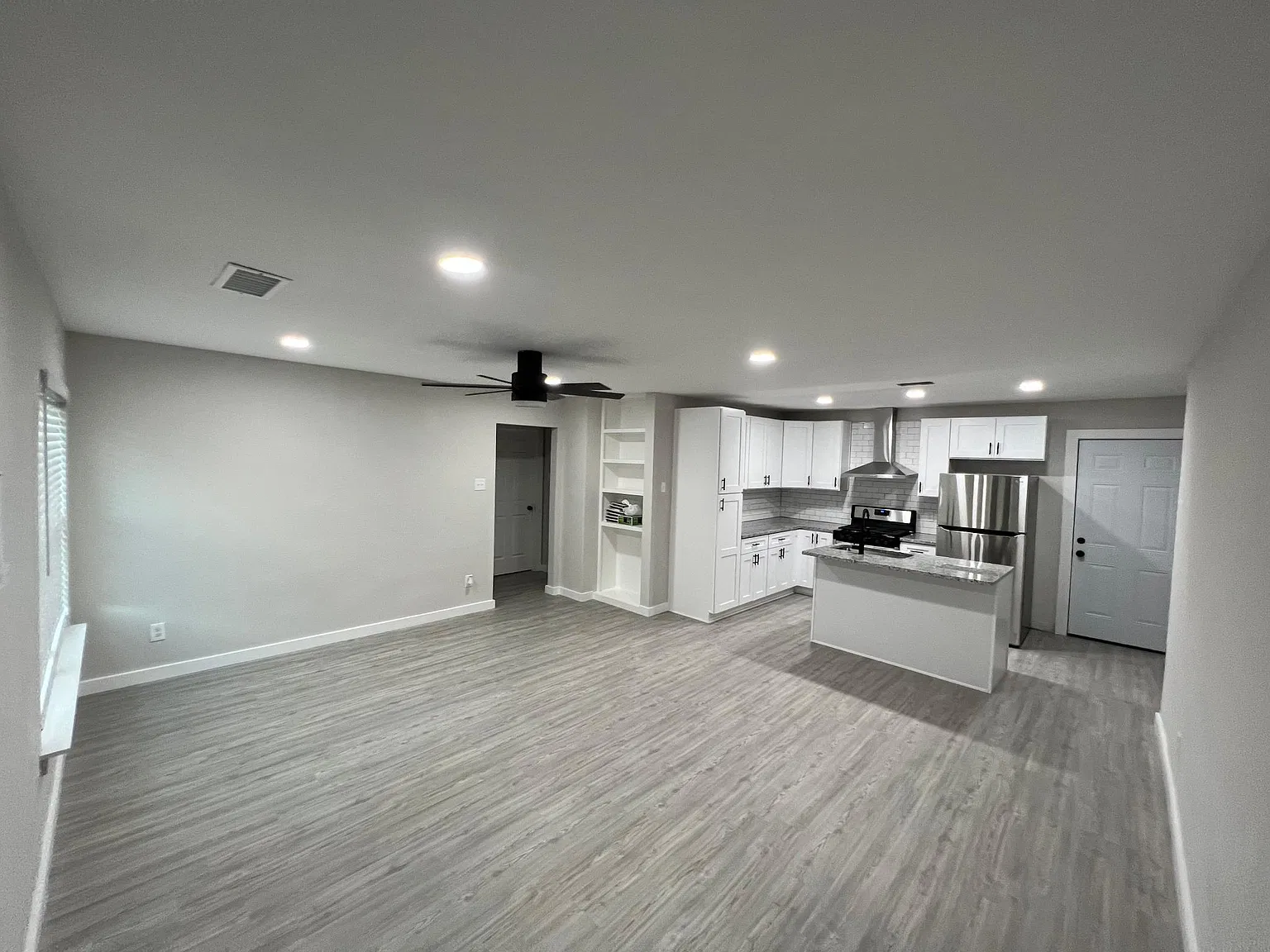 2314 Anderson St — Photo 2