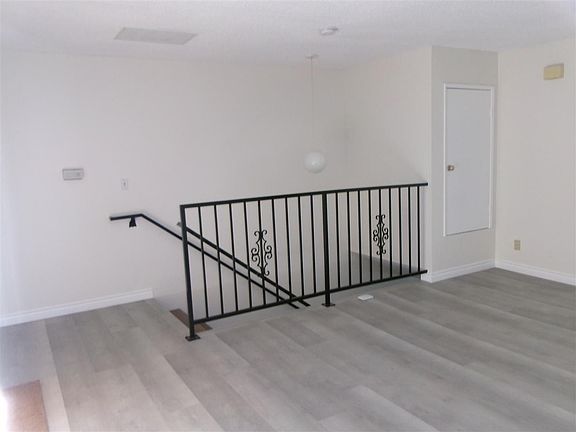 5th image of 20919-27 Roseton Ave #20919E